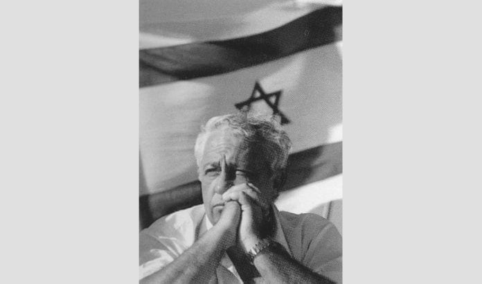 - Ikke en eneste soldat, ikke en eneste offiser, ikke en eneste israelsk politiker var involvert i den tragedien, påpekte Ariel Sharon om massakrene i Sabra og Shatilla i ettertid. - Ikke en eneste soldat, ikke en eneste offiser, ikke en eneste israelsk politiker var involvert i den tragedien, påpekte Ariel Sharon om massakrene i Sabra og Shatilla i ettertid.