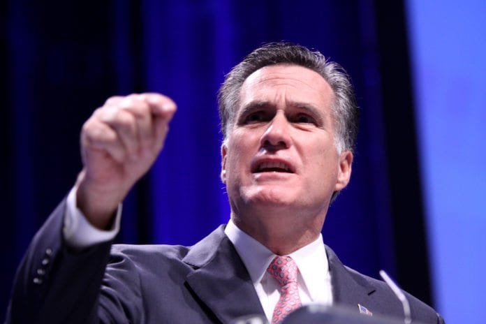 Mitt Romney debatterer MItt Romney i debatt