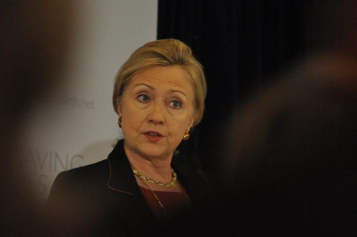 USAs utenriksminister Hillary Clinton uttrykte sin bekymring lørdag, for det hun kaller nye
