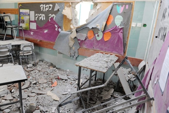 Slik så en barnehage i Beersheba ut, etter å ha blitt rammet av en palestinsk Grad-rakett i 2009. (Illustrasjon: paffairs_sanfrancisco, flickr.com) Slik så en barnehage i Beersheba ut, etter å ha blitt rammet av en palestinsk Grad-rakett i 2009. (Illustrasjon: paffairs_sanfrancisco, flickr.com)