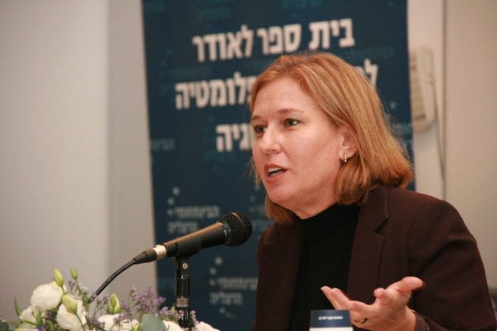 Ha'aretz' siste meningsmåling er trist lesning for Kadima-leder Tzipi Livni, tre uker før det er nytt partiledervalg. (Foto: Itzike, flickr.com) Ha'aretz' siste meningsmåling er trist lesning for Kadima-leder Tzipi Livni, tre uker før det er nytt partiledervalg. (Foto: Itzike, flickr.com)