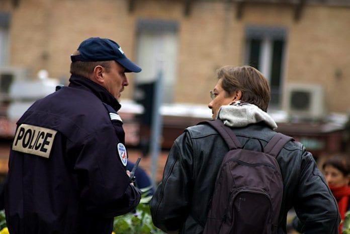 Politiet i Toulouse planlegger å storme huset til en person med forbindelser til Al-Qaida. (Illustrasjon: Latelelibre) Politiet i Toulouse planlegger å storme huset til en person med forbindelser til Al-Qaida. (Illustrasjon: Latelelibre)