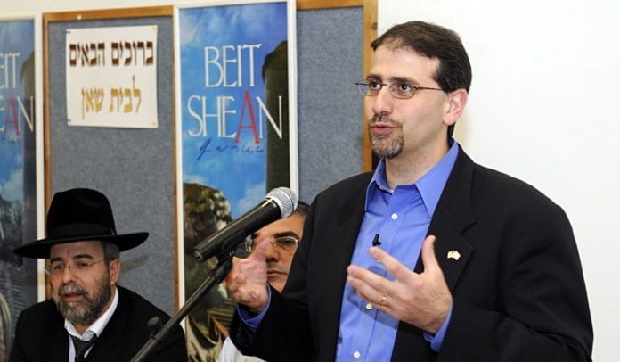 USAs ambassadør i Israel, Dan Shapiro, avslører at USA fortsetter som medlem av Menneskerettighetsrådet, for å skifte fokuset fra Israel og over på Syria og Iran. (Foto: Matty Stern, USAs ambassade i Tel Aviv) USAs ambassadør i Israel, Dan Shapiro, avslører at USA fortsetter som medlem av Menneskerettighetsrådet, for å skifte fokuset fra Israel og over på Syria og Iran. (Foto: Matty Stern, USAs ambassade i Tel Aviv)