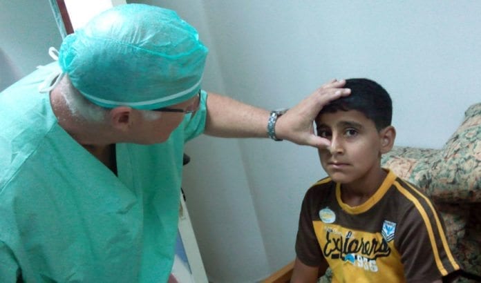 Stadig flere palestinere får medisinsk behandling i Israel. (Illustrasjonsfoto: Physicians for Human Rights - Israel) Stadig flere palestinere får medisinsk behandling i Israel. (Illustrasjonsfoto: Physicians for Human Rights - Israel)