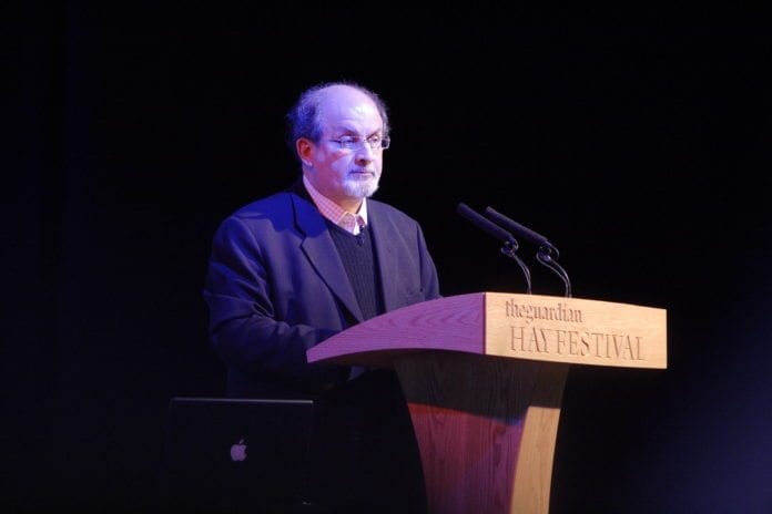 Forfatter Salman Rushdie kritiserer Israels beslutning om å utestenge den tyske dikteren Günter Grass. (Foto: Alexander Baxevanis) Forfatter Salman Rushdie kritiserer Israels beslutning om å utestenge den tyske dikteren Günter Grass. (Foto: Alexander Baxevanis)