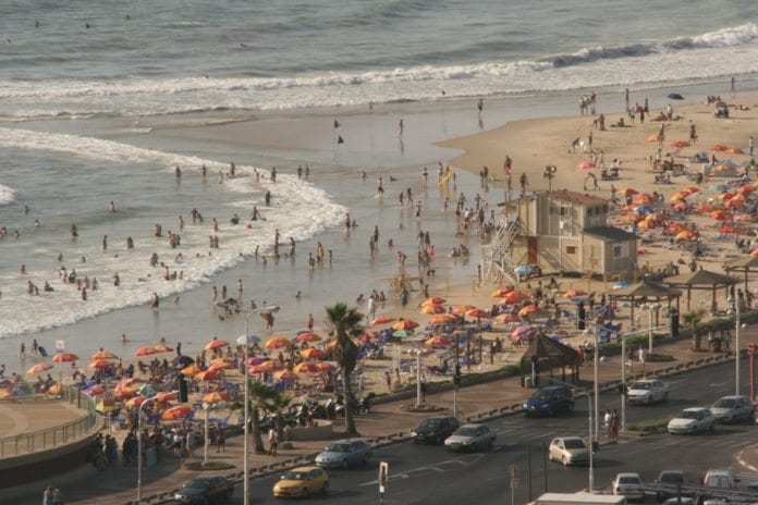 Aldri før har det vært flere turister i Israel i første kvartal av året, enn i 2012. (Illustrasjon: Gil Eilam) Aldri før har det vært flere turister i Israel i første kvartal av året, enn i 2012. (Illustrasjon: Gil Eilam)