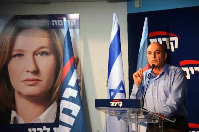 Den ferske Kadima-lederen Shaul Mofaz ønsker ikke å inngå et samarbeid med den sittende regjeringen. (Foto: Tzipi Livni) Den ferske Kadima-lederen Shaul Mofaz ønsker ikke å inngå et samarbeid med den sittende regjeringen. (Foto: Tzipi Livni)