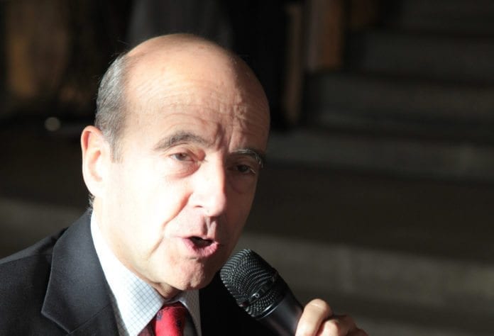 Frankrikes utenriksminister Alain Juppe mener Israel kun forsvarer seg mot rakettene fra Gaza-stripen. (Foto: flickr.com) Frankrikes utenriksminister Alain Juppe mener Israel kun forsvarer seg mot rakettene fra Gaza-stripen. (Foto: flickr.com)