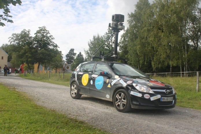 Slike biler med 360-graders kamera på taket brukte Google rundt om i hele verden, da de skulle konstruere en digitalisert versjon av gater og veier på bakkenivå. (Foto: Järna Kommunikation) Slike biler med 360-graders kamera på taket brukte Google rundt om i hele verden, da de skulle konstruere en digitalisert versjon av gater og veier på bakkenivå. (Foto: Järna Kommunikation)