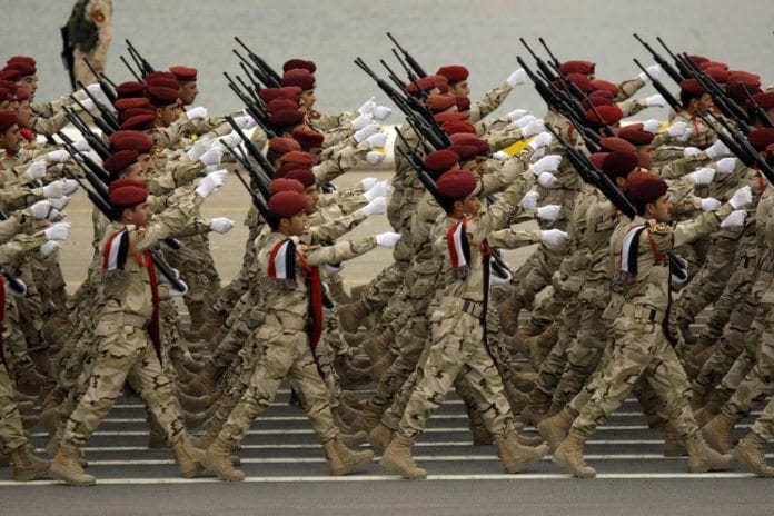 Det er Iran som framover vil styre hvilken funksjon det irakiske militæret vil fylle i Midtøsten, mener Dore Gold. På bildet: Irakiske soldater i marsj. (Illustrasjon: flickr.com) Det er Iran som framover vil styre hvilken funksjon det irakiske militæret vil fylle i Midtøsten, mener Dore Gold. På bildet: Irakiske soldater i marsj. (Illustrasjon: flickr.com)