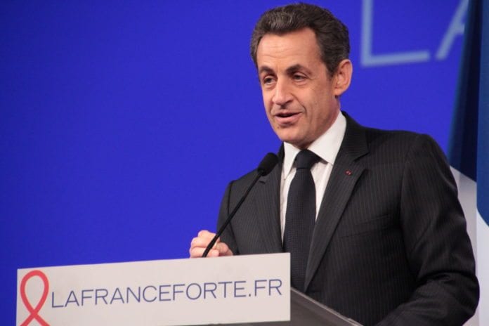 Nicolas Sarkozy har begynt å sende Nicolas Sarkozy har begynt å sende