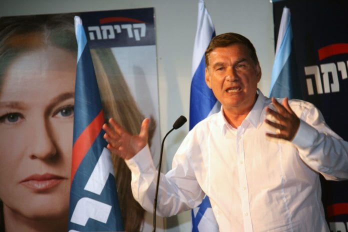 Haim Ramon er så skuffet over at Shaul Mofaz tok med Kadima inn i regjeringen, at han nå har valgt å trekke seg. (Foto: Tzipi Livni) Haim Ramon er så skuffet over at Shaul Mofaz tok med Kadima inn i regjeringen, at han nå har valgt å trekke seg. (Foto: Tzipi Livni)