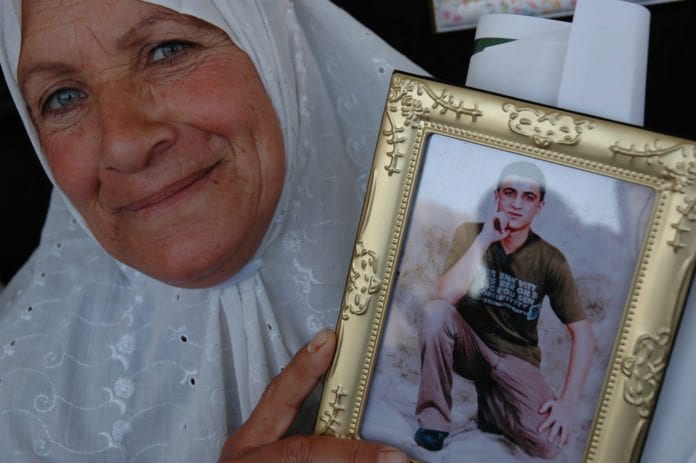 Mor til palestinske mann som sitter i israelsk fengsel under Mor til palestinske mann som sitter i israelsk fengsel under