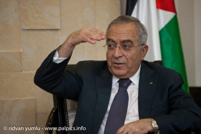Palestinernes stats- og finansminister Salam Fayyad (bildet) er på tross av sin stjernestatus internasjonalt, medskyldig i all korrupsjonen i PA, hevder palestinsk politiker. (Foto: Beautiful Faces of Palestine) Palestinernes stats- og finansminister Salam Fayyad (bildet) er på tross av sin stjernestatus internasjonalt, medskyldig i all korrupsjonen i PA, hevder palestinsk politiker. (Foto: Beautiful Faces of Palestine)