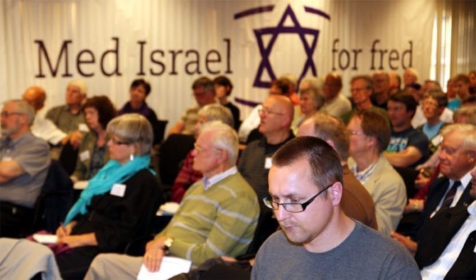 For å demme opp mot antisemittismen i Norge ber MIFF den norske regjering støtte utvekslingsprogram og samhandel med Israel. (Foto: Conrad Myrland, MIFF) For å demme opp mot antisemittismen i Norge ber MIFF den norske regjering støtte utvekslingsprogram og samhandel med Israel. (Foto: Conrad Myrland, MIFF)