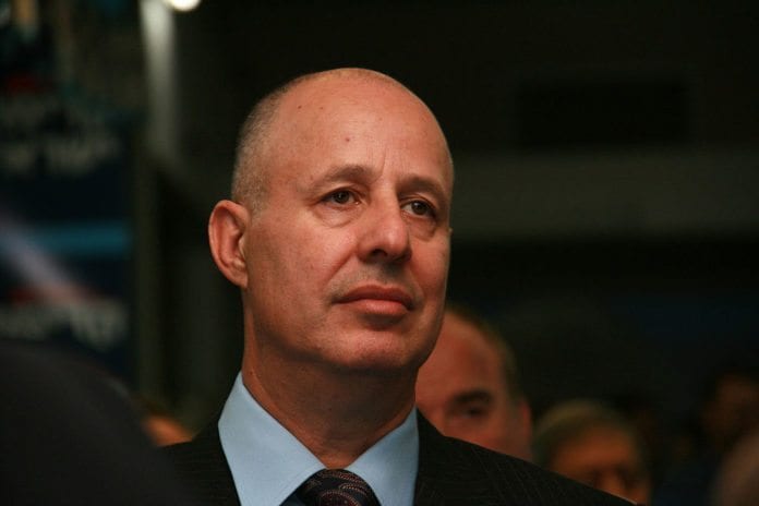 Kadimas Tzachi Hanegbi har de siste tre årene ledet et opprør mot partiet. Nå ser det ut til at han kan lykkes med sitt ønske om å gjenforenes med Likud. (Foto: Wikipedia) Kadimas Tzachi Hanegbi har de siste tre årene ledet et opprør mot partiet. Nå ser det ut til at han kan lykkes med sitt ønske om å gjenforenes med Likud. (Foto: Wikipedia)