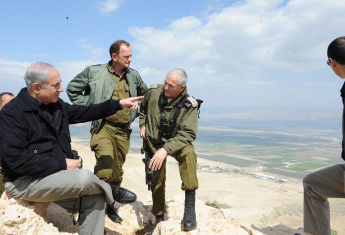 Når statsminister Benjamin Netanyahu (t.v.) og resten av regjeringen driver PR-arbeid på vegne av Israel, er det svært mye som er kritikkverdig, mener Neil Lazarus. (Foto: IDF) Når statsminister Benjamin Netanyahu (t.v.) og resten av regjeringen driver PR-arbeid på vegne av Israel, er det svært mye som er kritikkverdig, mener Neil Lazarus. (Foto: IDF)