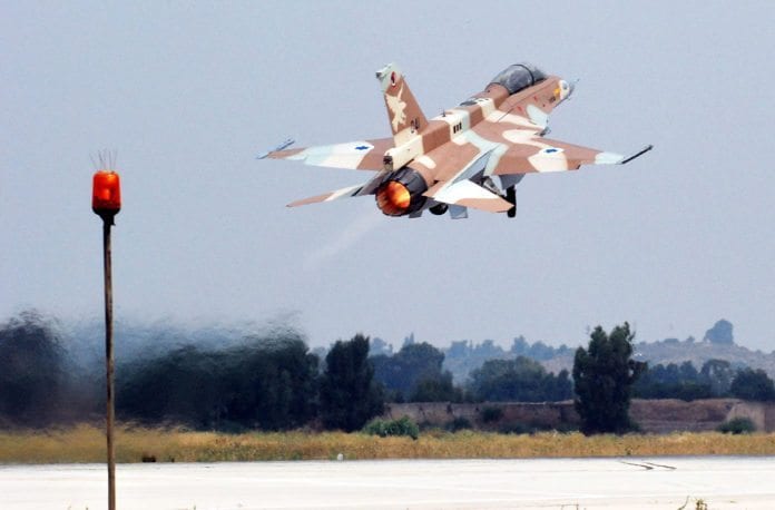 Et israelsk F-16 D 041 tar av for første gang etter overhaling. (Foto: Avihai Soher, Israel Air Force) Et israelsk F-16 D 041 tar av for første gang etter overhaling. (Foto: Avihai Soher, Israel Air Force)