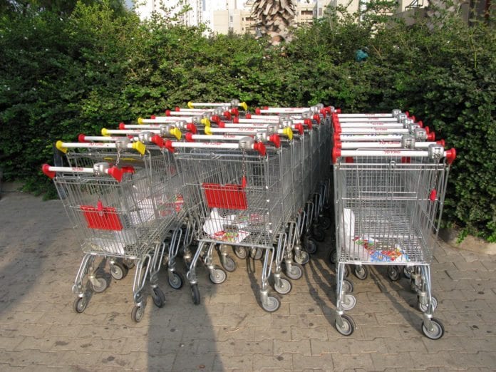 Handlevogner utenfor en butikk i Ramat Aviv Gimel i Tel Aviv. (Illustrasjonsfoto: Shlomi Fish, flickr.com) Handlevogner utenfor en butikk i Ramat Aviv Gimel i Tel Aviv. (Illustrasjonsfoto: Shlomi Fish, flickr.com)
