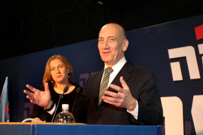 Både Ehud Olmert (f.h.) og Tzipi Livni presses til å gjøre comeback i politikken. (Foto: Tzipi Livnis Twitter-konto) Både Ehud Olmert (f.h.) og Tzipi Livni presses til å gjøre comeback i politikken. (Foto: Tzipi Livnis Twitter-konto)