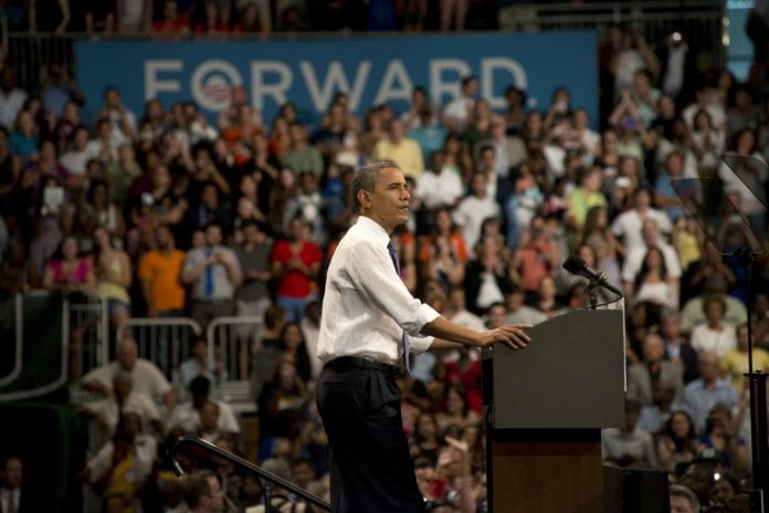 USAs president Barack Obama har større press mot seg i nattens debatt mot Mitt Romney. (Foto: Barack Obamas flickr-konto) USAs president Barack Obama har større press mot seg i nattens debatt mot Mitt Romney. (Foto: Barack Obamas flickr-konto)