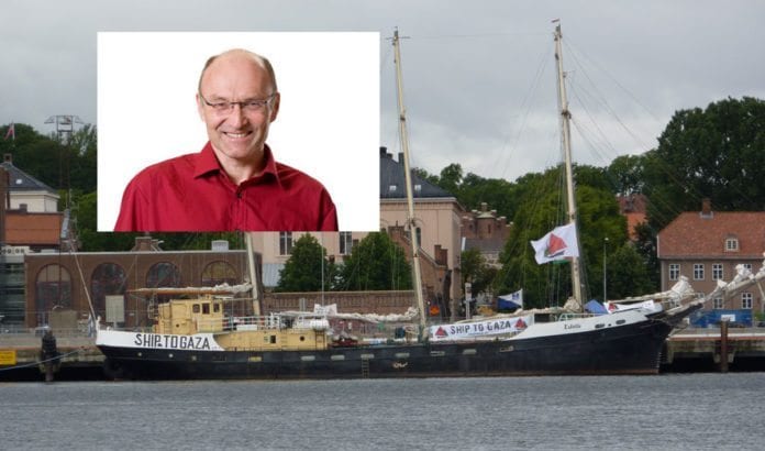 Skipet Estelle da de lå til kais i Oslo tidligere i år. Innfelt stortingsrepresentant Aksel Hagen (SV). (Foto: MIFF) Skipet Estelle da de lå til kais i Oslo tidligere i år. Innfelt stortingsrepresentant Aksel Hagen (SV). (Foto: MIFF)