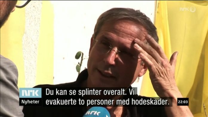 En kibbutzleder forteller om skadene etter et Katyusha-angrep fra Gaza-stripen til NRKs Midtøsten-korrespondent Sigurd Falkenberg Mikkelsen. (Skjermdump fra Dagsrevyen 21 mandag 12. november 2012) En kibbutzleder forteller om skadene etter et Katyusha-angrep fra Gaza-stripen til NRKs Midtøsten-korrespondent Sigurd Falkenberg Mikkelsen. (Skjermdump fra Dagsrevyen 21 mandag 12. november 2012)