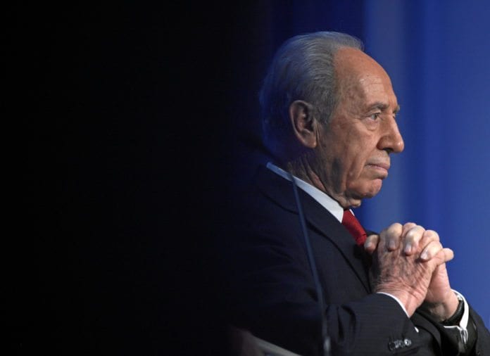 President Shimon Peres (bildet) er populær nok til at statsminister Benjamin Netanyahu frykter han kan samle opposisjonen og President Shimon Peres (bildet) er populær nok til at statsminister Benjamin Netanyahu frykter han kan samle opposisjonen og