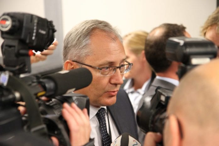 Odd Reidar Humlegård under pressekonferansen da han ble beordret til stillingen som ny politidirektør 17. juli 2012. (Foto: Justisdepartementet) Odd Reidar Humlegård under pressekonferansen da han ble beordret til stillingen som ny politidirektør 17. juli 2012. (Foto: Justisdepartementet)