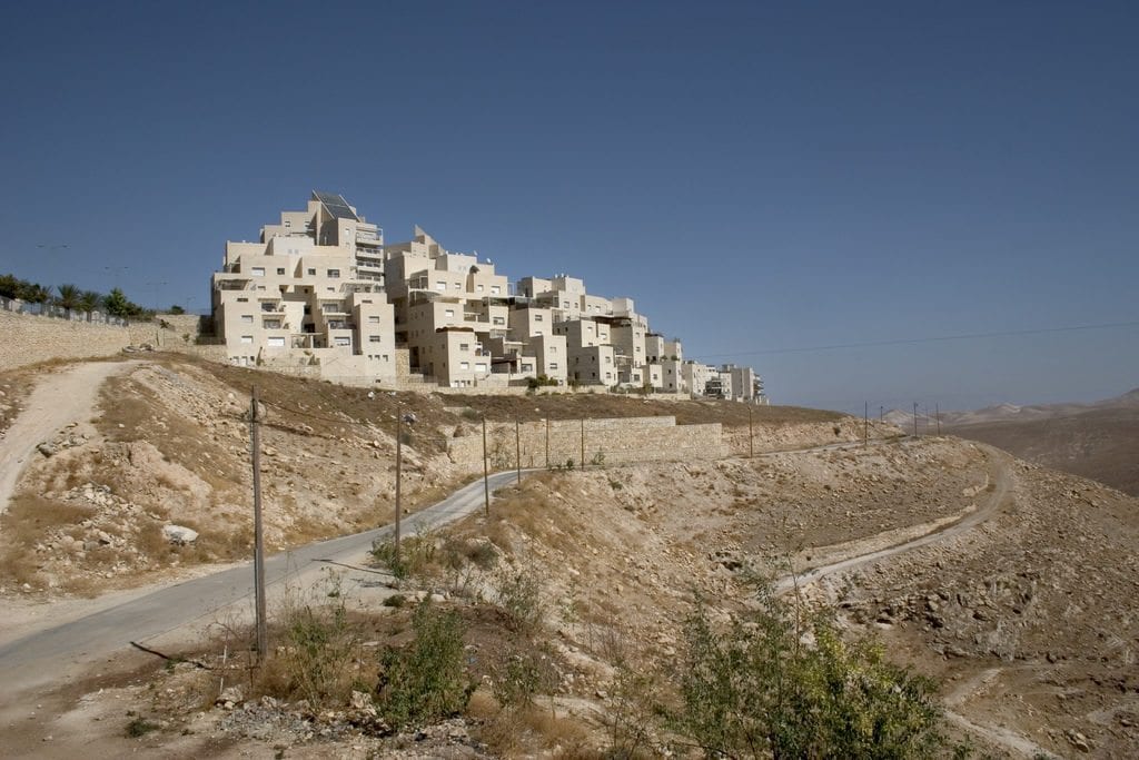 Utkanten av Israels tredje største bosetningsblokk, Ma'ale Adumim, som ligger i nærheten av Jerusalem. (Foto: Decode Jerusalem)