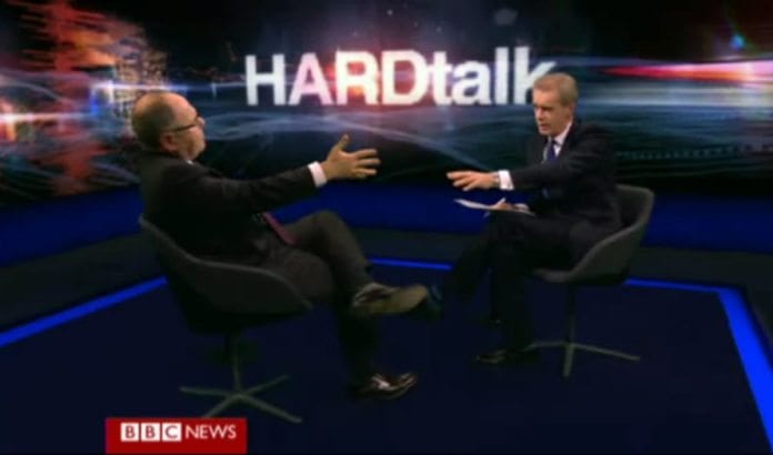 Det ble ofte tøffe ordvekslinger mellom Likud-politikeren Dani Danny (t.v.) og BBCs programleder Stepen Sackur. (Skjermdump fra BBC) Det ble ofte tøffe ordvekslinger mellom Likud-politikeren Dani Danny (t.v.) og BBCs programleder Stepen Sackur. (Skjermdump fra BBC)
