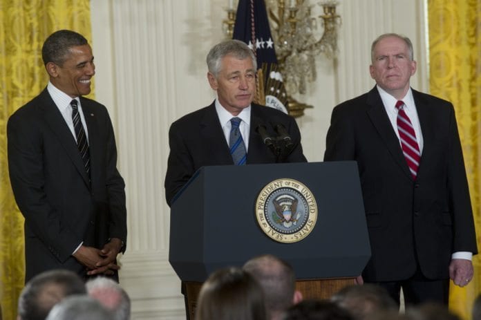 USAs president Barack Obama (f.v.) presenterer sine to siste sikkerhetspolitiske nominasjoner, senator Chuck Hagel som ny forsvarsminister og sikkerhetsrådgiver John Brennan som ny CIA-sjef. (Foto: Det amerikanske forsvarsdepartementet) USAs president Barack Obama (f.v.) presenterer sine to siste sikkerhetspolitiske nominasjoner, senator Chuck Hagel som ny forsvarsminister og sikkerhetsrådgiver John Brennan som ny CIA-sjef. (Foto: Det amerikanske forsvarsdepartementet)