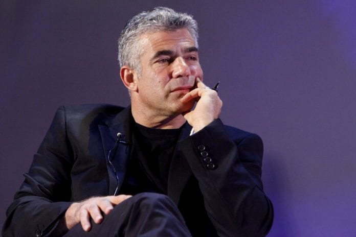 Yair Lapid, Israels heteste politiker etter valget, har med sitt brakvalg allerede satt agendaen for den neste regjeringen: Allmenn verneplikt. (Foto: Jewish World News) Yair Lapid, Israels heteste politiker etter valget, har med sitt brakvalg allerede satt agendaen for den neste regjeringen: Allmenn verneplikt. (Foto: Jewish World News)