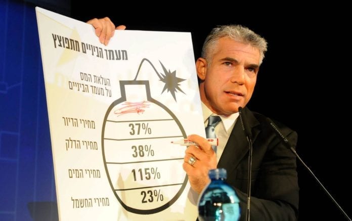 Yair Lapid (bildet) spilte på statsminister Benjamin Netanyahus siste FN-tale under valgkampen, da han snakket om Israels Yair Lapid (bildet) spilte på statsminister Benjamin Netanyahus siste FN-tale under valgkampen, da han snakket om Israels