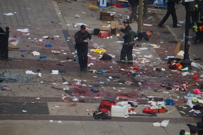 Tre mennesker er blitt bekreftet omkommet og mange fikk beina sine revet av under terrorangrepet på Boston maraton, mandag kveld norsk tid. (Foto: hahatango, flickr.com) Tre mennesker er blitt bekreftet omkommet og mange fikk beina sine revet av under terrorangrepet på Boston maraton, mandag kveld norsk tid. (Foto: hahatango, flickr.com)