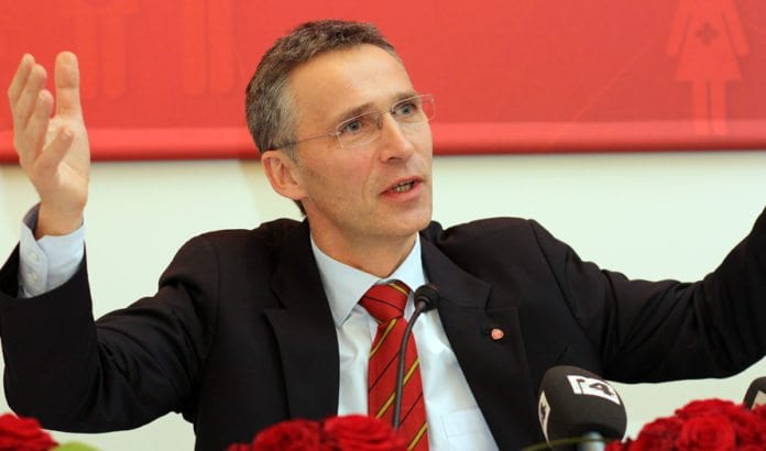 Jens Stoltenberg går til valg på et partiprogram som ikke nevner Israel eller Midtøsten med et ord. (Foto: Arbeiderpartiet, flickr.com) Jens Stoltenberg går til valg på et partiprogram som ikke nevner Israel eller Midtøsten med et ord. (Foto: Arbeiderpartiet, flickr.com)
