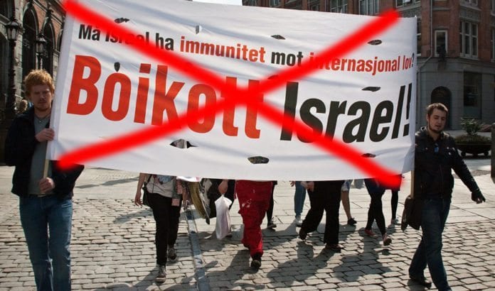 Boikott Israel-parole i 1. mai toget i Bergen 1. mai 2009. (Illustrasjonsfoto: Magne Hagesæter, flickr.com) Boikott Israel-parole i 1. mai toget i Bergen 1. mai 2009. (Illustrasjonsfoto: Magne Hagesæter, flickr.com)