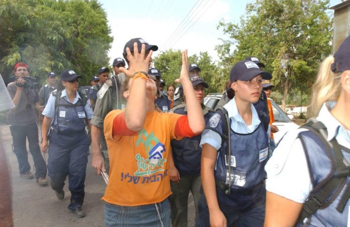 Evakueringen av bosetningen Ganei Tan på Gaza-stripen, sommeren 2005. (Illustrasjon: IDF, flickr.com) Evakueringen av bosetningen Ganei Tan på Gaza-stripen, sommeren 2005. (Illustrasjon: IDF, flickr.com)