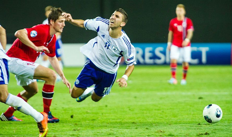 Til tross for seier over England i kveldens kamp, klarte ikke Israel å sikre plass i semifinalene i U21-EM. Fra Israels gruppe er det Italia og Norge som går videre. Bildet er fra kampen mellom Norge og Israel 5. juni. (Foto: David Katz, The Israel Project, flickr.com)