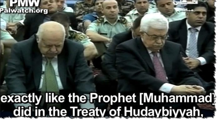 PA-president Mahmoud Abbas (t.h.) var til stede under fredagsprekenen. (Foto: Skjermdump fra palwatch, YouTube.com) PA-president Mahmoud Abbas (t.h.) var til stede under fredagsprekenen. (Foto: Skjermdump fra palwatch, YouTube.com)