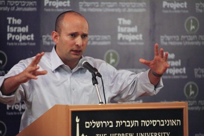 Bayit Yehudi-leder Naftali Bennett er en sterk kritiker av fredsprosessen. (Foto: Mati Milstein, The Israel Project) Bayit Yehudi-leder Naftali Bennett er en sterk kritiker av fredsprosessen. (Foto: Mati Milstein, The Israel Project)