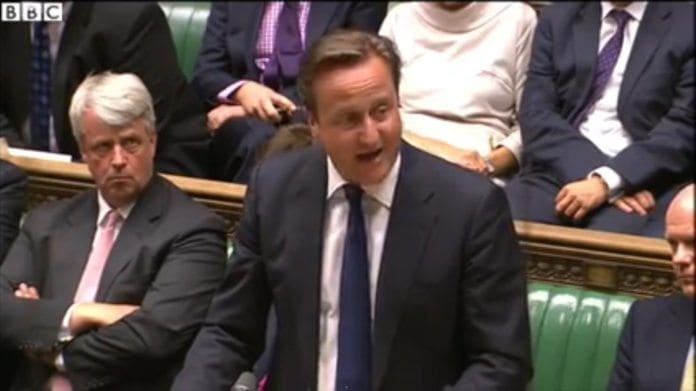 Den britiske statsministeren David Cameron under Syria-avstemningen i Underhuset. (Foto: Skjermdump fra YouHotNews, YouTube.com) Den britiske statsministeren David Cameron under Syria-avstemningen i Underhuset. (Foto: Skjermdump fra YouHotNews, YouTube.com)
