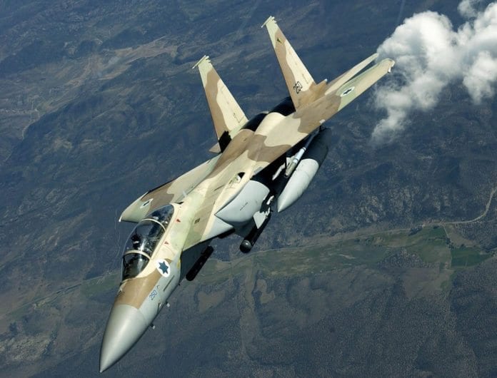 Jagerfly av typen F-15i Eagle i aksjon (Illustrasjon: Matt Morgan, flickr.com) Jagerfly av typen F-15i Eagle i aksjon (Illustrasjon: Matt Morgan, flickr.com)