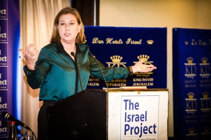 Justis- og diplomatiminister Tzipi Livni har sett seg lei av koalisjonspartneren Bayit Yehudi. (Foto: The Israel Project, flickr.com) Justis- og diplomatiminister Tzipi Livni har sett seg lei av koalisjonspartneren Bayit Yehudi. (Foto: The Israel Project, flickr.com)