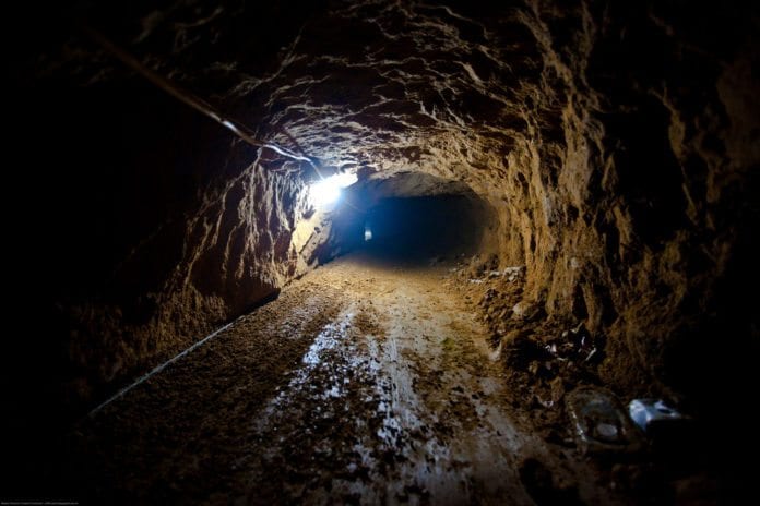 En godt utviklet smuglertunnel på grensen mellom Egypt og Gaza-stripen. Bildet er publisert i 2009. (Foto: Marius Arnesen, flickr.com) En godt utviklet smuglertunnel på grensen mellom Egypt og Gaza-stripen. Bildet er publisert i 2009. (Foto: Marius Arnesen, flickr.com)