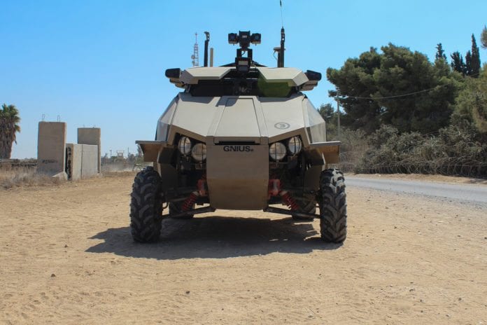 Dette toppmoderne israelsk-produserte militærkjøretøyet Guardium UGV, patruljerer nå grensen mot Gaza-stripen. Den er blant annet utstyrt med et kamera som filmer 360 grader rundt kjøretøyet kontinuerlig. (Foto: Israel Defense Forces, flickr.com) Dette toppmoderne israelsk-produserte militærkjøretøyet Guardium UGV, patruljerer nå grensen mot Gaza-stripen. Den er blant annet utstyrt med et kamera som filmer 360 grader rundt kjøretøyet kontinuerlig. (Foto: Israel Defense Forces, flickr.com)