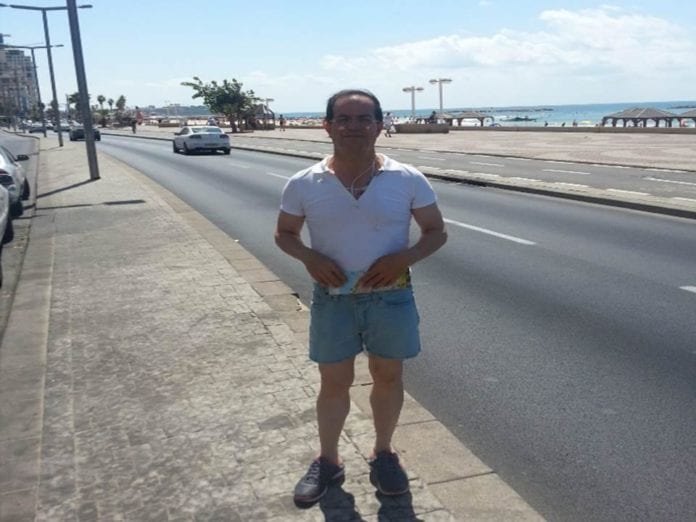 Spion Ali Mansouri spaserer rundt i Tel Aviv, i nærheten av den amerikanske ambassaden. (Foto: Shin Bet) Spion Ali Mansouri spaserer rundt i Tel Aviv, i nærheten av den amerikanske ambassaden. (Foto: Shin Bet)