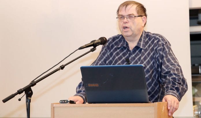 Odd Myrland har vært redaktør for MIFFs informasjonsavis Midtøsten i fokus siden 1994. (Foto: Conrad Myrland, MIFF) Odd Myrland har vært redaktør for MIFFs informasjonsavis Midtøsten i fokus siden 1994. (Foto: Conrad Myrland, MIFF)