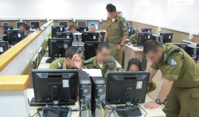 Israels avdeling for elektronisk krigføring er en prestisjefull tjeneste for vernepliktige soldater. (Illustrasjonfoto: IDF) Israels avdeling for elektronisk krigføring er en prestisjefull tjeneste for vernepliktige soldater. (Illustrasjonfoto: IDF)
