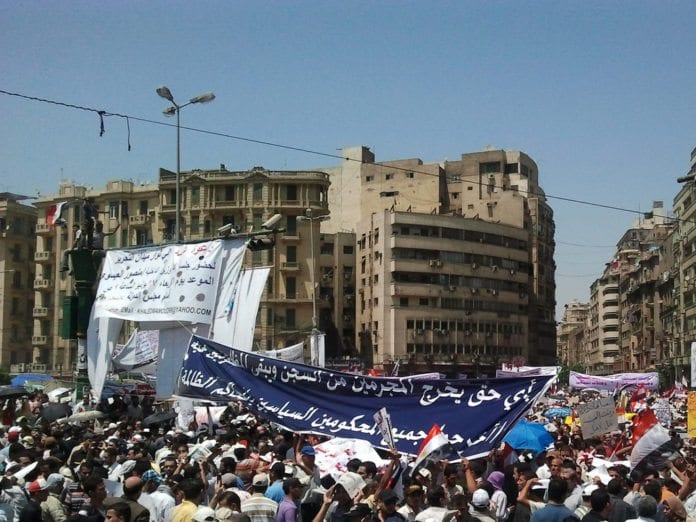 En av de mange demonstrasjonene på Tahrir-plassen i Kairo i 2011. (Illustrasjon: Muhammad Moneib, flickr.com) En av de mange demonstrasjonene på Tahrir-plassen i Kairo i 2011. (Illustrasjon: Muhammad Moneib, flickr.com)